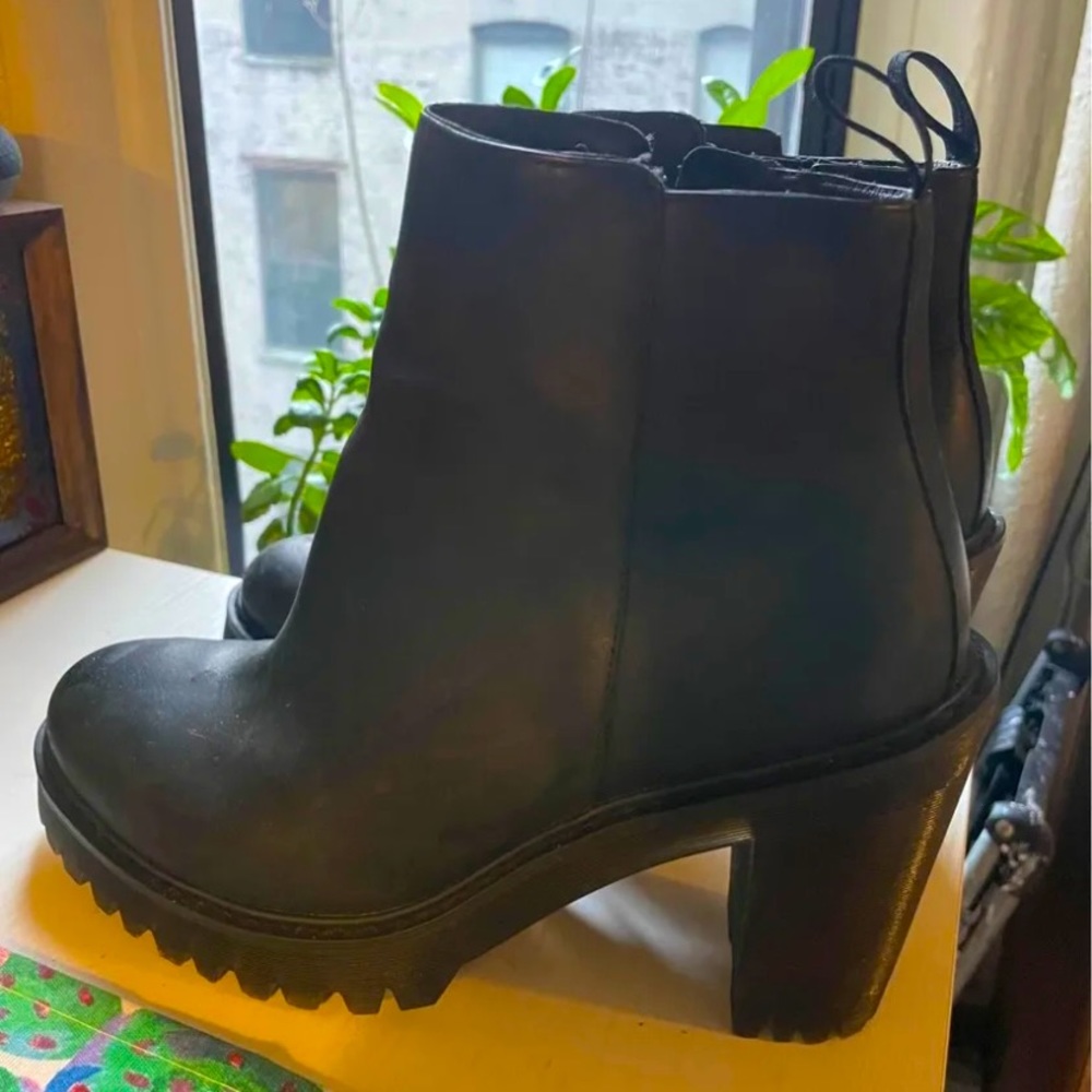 Doc Martens MAGDALENA WOMEN'S LEATHER HEELED CHELSEA BOOTS  3 1/2 inch heel